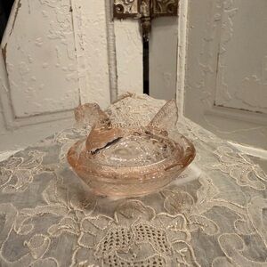 Mini pink hen on nest Elegant Glass Dish